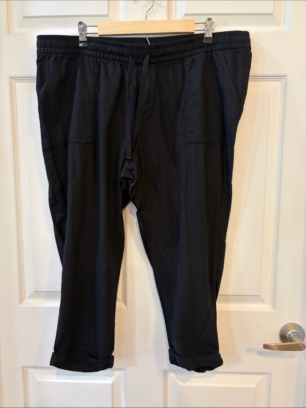 Old Navy Women’s Black Drawstring Linen Capris Pants